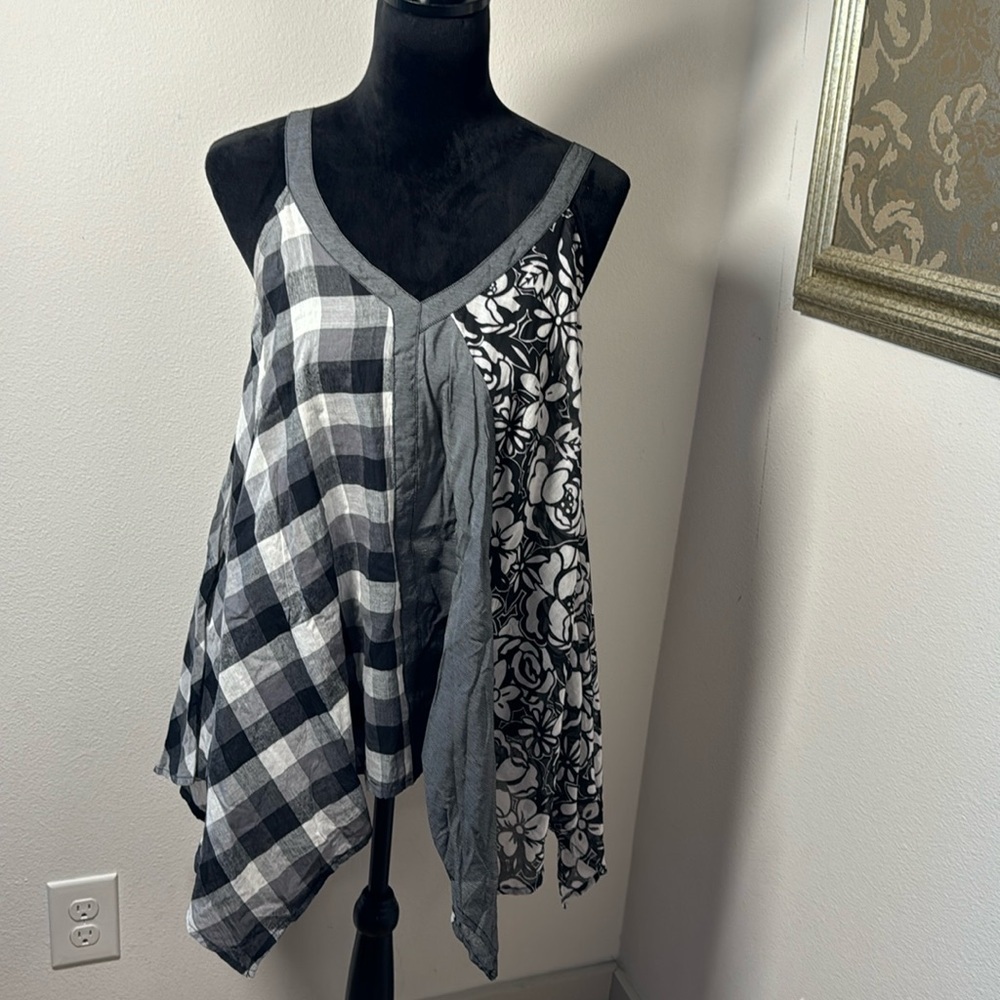 Cecico‎ Sz M sleeveless mixed print 100% cotton flutter lightweight top blouse
